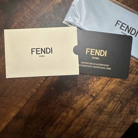 Fendi Oversized Sunglasses - Picture 10 of 10
